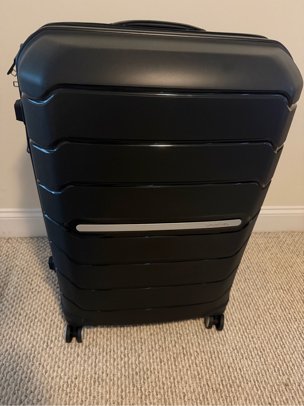 Samsonite Black Hardside Spinner Checked Luggage